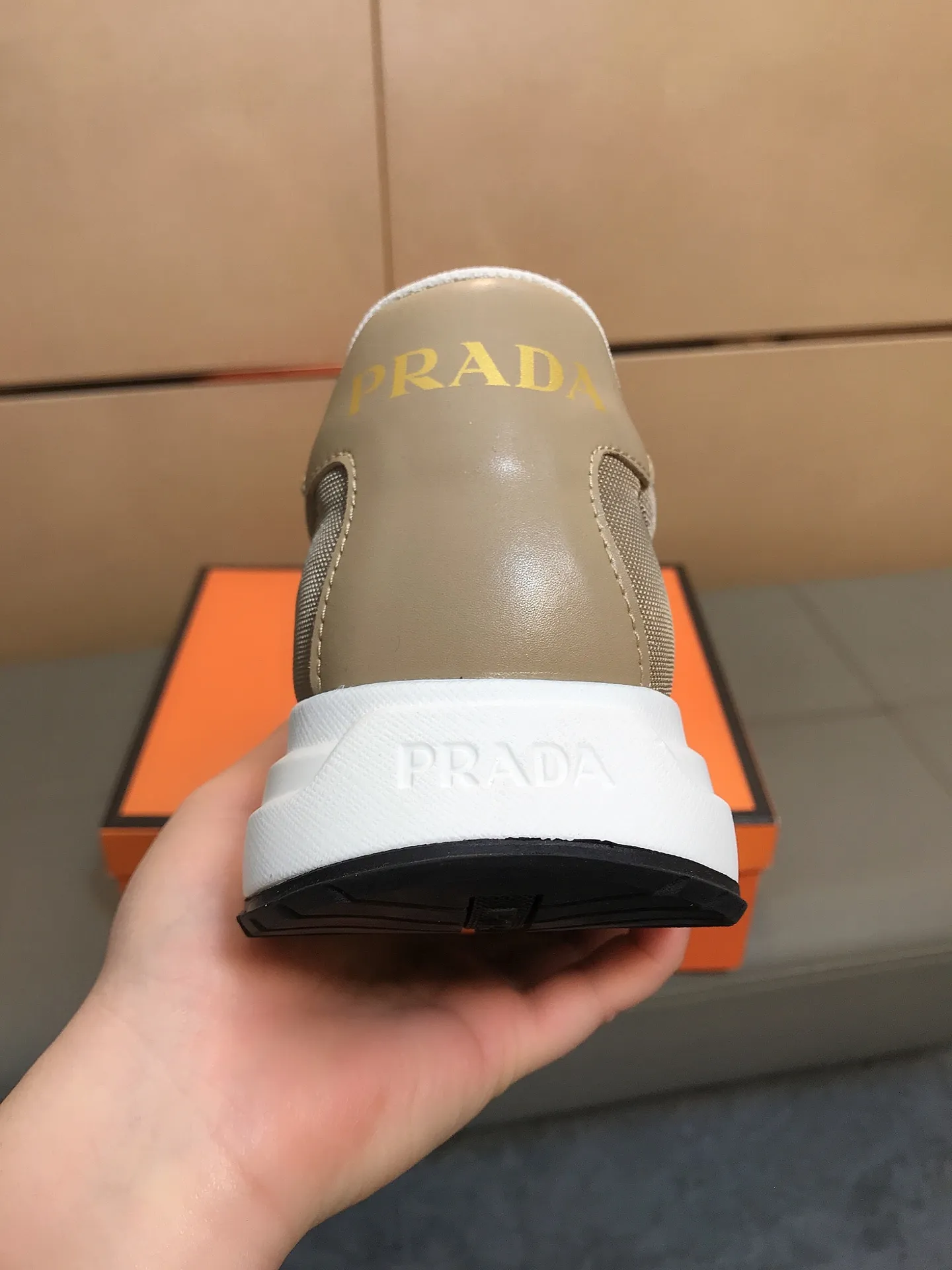 Ex-factory price 400 💎💎🆕Prada's latest casual and fashionable men's shoes👟hot style💥simple and elegant style, exclusive for trendy men. Unique latest brand elements👑, fashionable and generous, imported cowhide leather splicing breathable fabrics, comfortable lining + sheepskin feet, super comfortable and wear-resistant outsole, classic model taken in kind, code number: 38-44